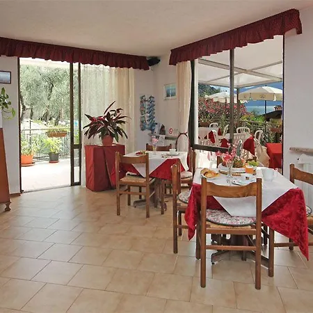 Augusta Garni Hotel 2*