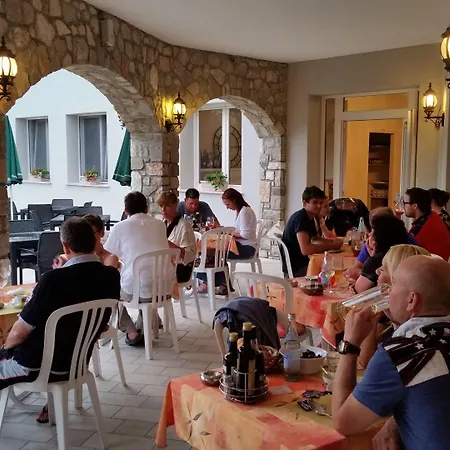 Augusta Garni Hotel