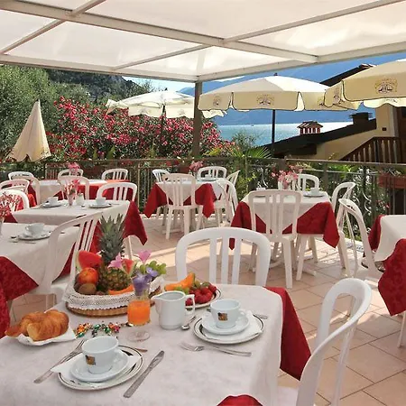 Augusta Garni Hotel 2*