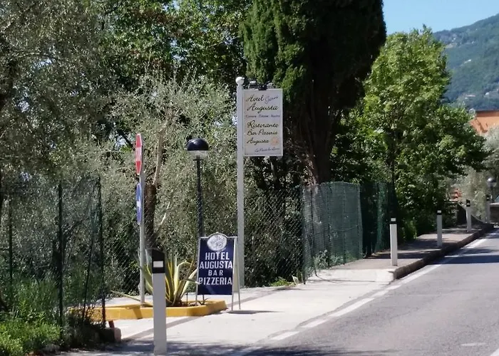 Augusta Garni מלון לימונה סול גרדה