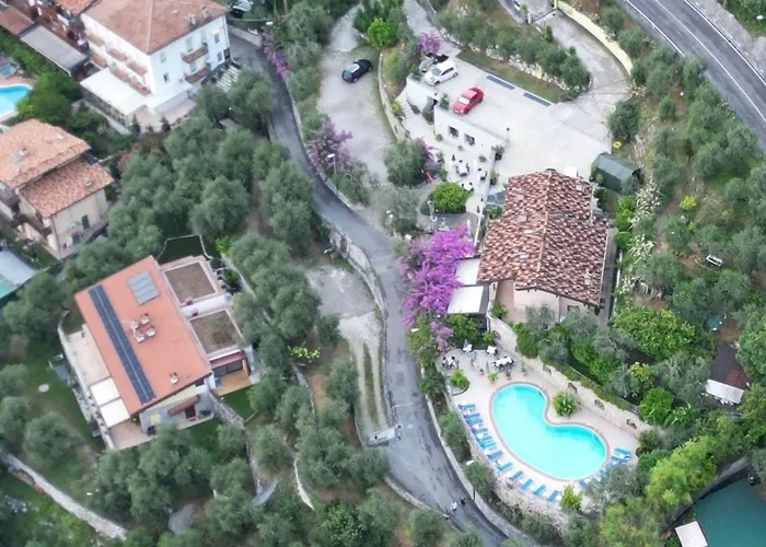 Augusta Garni 2* לימונה סול גרדה