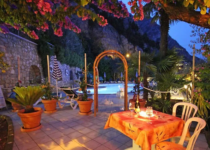 Augusta Garni Hotel 2*
