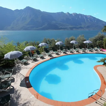 Augusta Garni 2* Лимоне-суль-Гарда