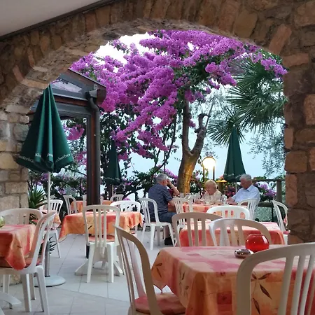 Augusta Garni Отель Лимоне-суль-Гарда